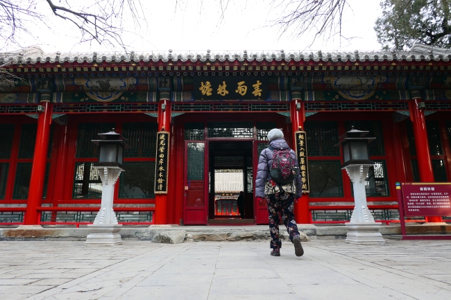 Photo prise le 9 décembre, montrant le pavillon Huafang du parc Beihai à Beijing. Le pavillon a rouvert ses portes mercredi au public après trois mois de rénovation.(Photo/CFP)