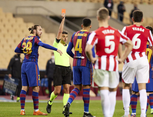 Lionel Messi reçoit le premier carton rouge de sa carrière en club