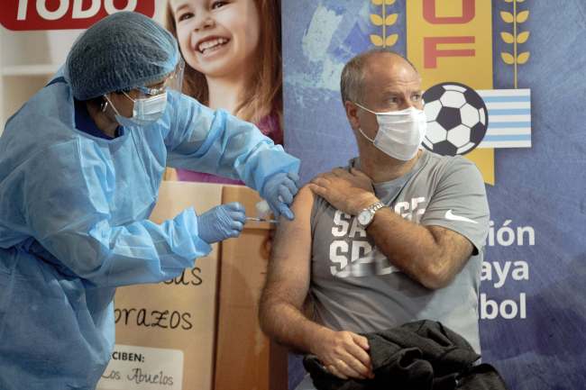 La Fédération uruguayenne de football association administre le vaccin chinois