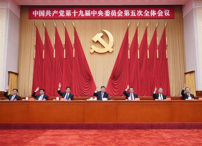 Οι Σι Τζινπίνγκ, Λι Κετσιάνγκ, Λι Τζανσού, Γουάνγκ Γιάνγκ, Γουάνγκ Χουνίνγκ, Τζάο Λετζί και Χαν Τζενγκ ενώ παρευρίσκονται στην 5η σύνοδο ολομέλειας της 19ης Κεντρικής Επιτροπής του Κομμουνιστικού Κόμματος της Κίνας στο Πεκίνο, πρωτεύουσα της Κίνας. Η συνεδρία πραγματοποιήθηκε στο Πεκίνο από τις 26 έως τις 29 Οκτωβρίου 2020. (φωτογραφία / Xinhua)