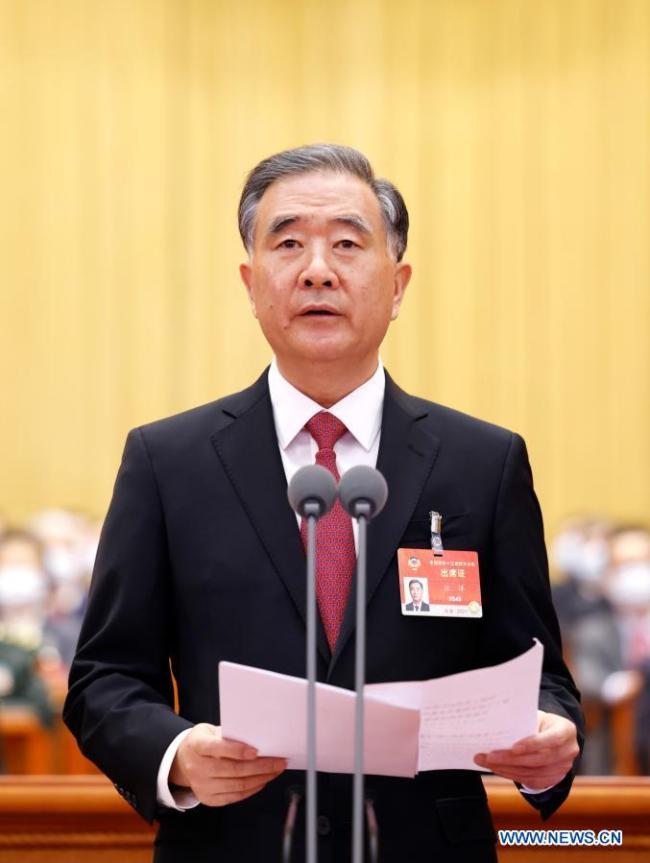 Η τελική συνεδρίαση της τέταρτης συνόδου της 13ης Εθνικής Επιτροπής της Κινεζικής Λαϊκής Πολιτικής Συμβουλευτικής Διάσκεψης (CPPCC) πραγματοποιείται στη Μεγάλη Αίθουσα του Λαού στο Πεκίνο, την πρωτεύουσα της Κίνας, στις 10 Μαρτίου 2021. Ο Γουάνγκ Γιανγκ προεδρεύει της τελικής συνεδρίασης και έδωσε ομιλία. (φωτογραφία: Xinhua)