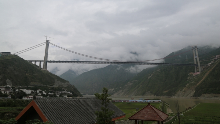 Construção da maior ponte de Chuanzang avança e supera desafios