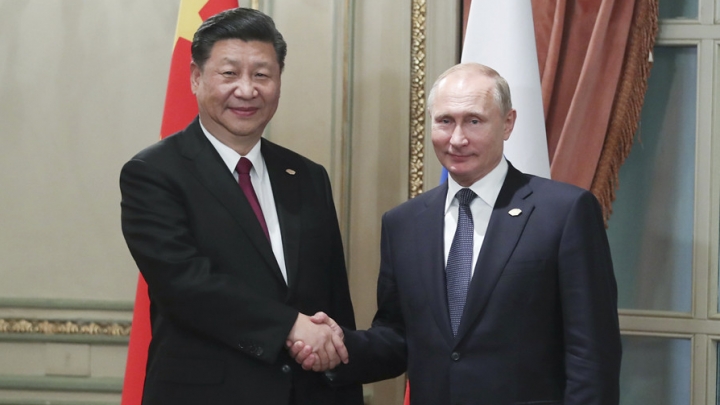 Xi Jinping encontra-se com o presidente russo Vladimir Putin