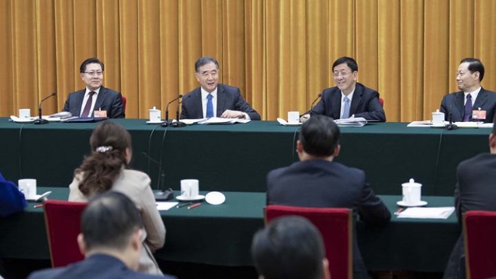 Wang Yang participa da deliberação dos representantes de Sichuan na sessão da APN