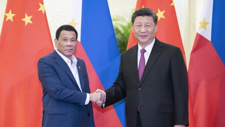 Xi Jinping reúne-se com presidente das Filipinas