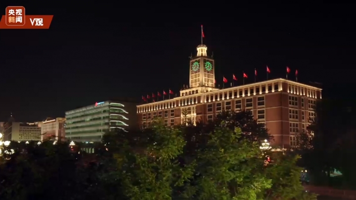Melodia do “Vermelho do Oriente” abre festa de celebração do 70º aniversário da República Popular da China