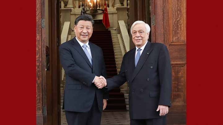 Xi Jinping conversa com presidente grego em Atenas