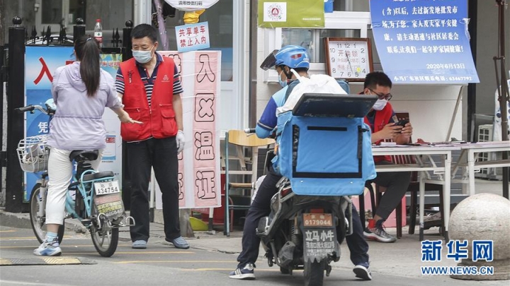 Beijing reforça controle de fluxo de pessoas para conter epidemia