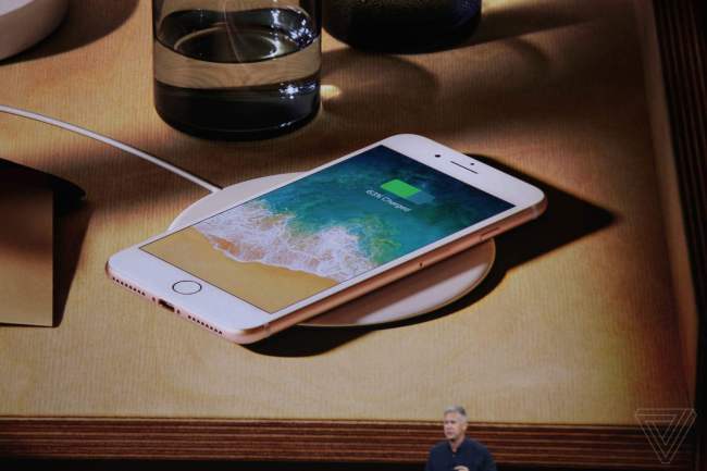 Apple представила iPhone 8 и «безрамочный» iPhone X