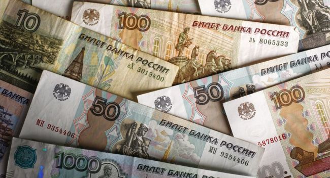 Россияне назвали порогом бедности доход в 20 тыс. рублей