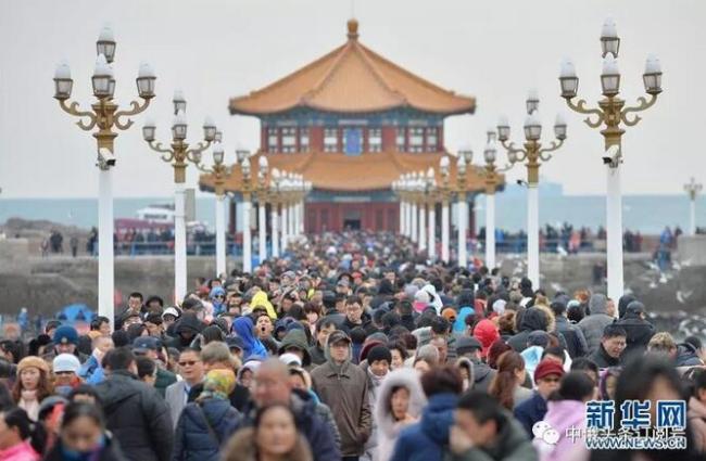 【主播来了】春节期间中国共接待游客3.86亿人次 Во время праздника Весны Китай принял 386 млн. туристов