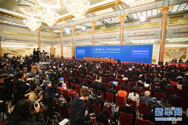 Китайский премьер призвал довести торговлю с РФ до $100 млрд