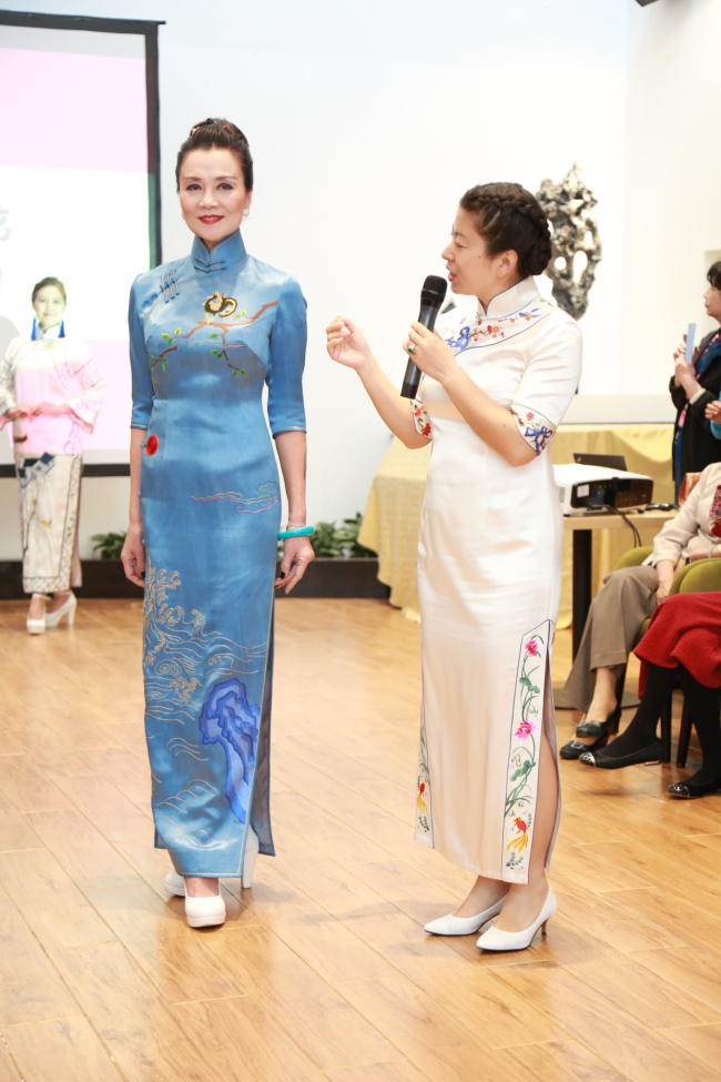 Ключевые элементы традиционной культуры в дизайне ципао – классического китайского женского одеяния.