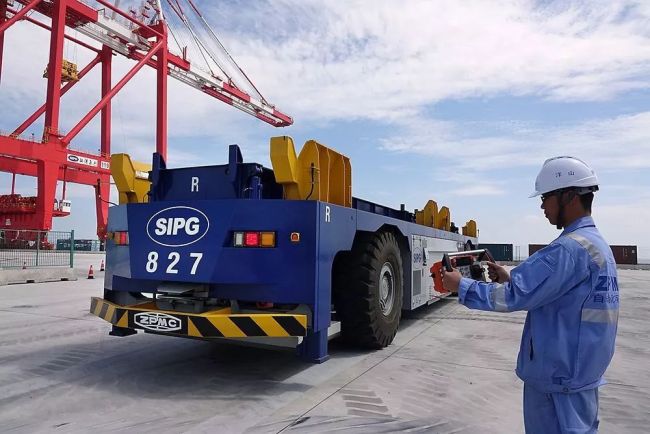 Беспилотные платформы-контейнеровозы в порту Циндао содействуют торговому сотрудничеству между странами ШОС