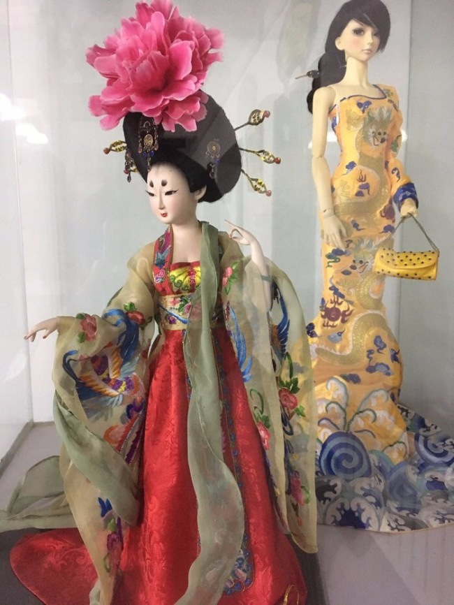 Пекинские шелковые куклы