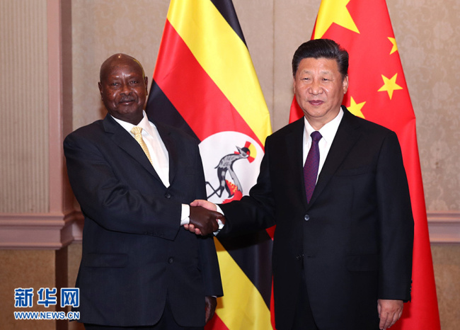 Си Цзиньпин встретился с президентом Уганды Й.Мусевени