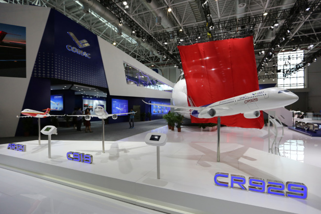 Макет китайско-российского самолета CR-929 был представлен на авиасалоне в городе Чжухай