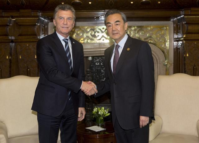 Президент Аргентины Маурисио Макри провел встречу с Ван И