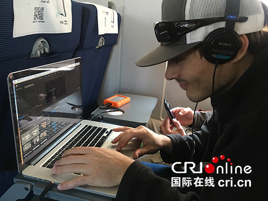 Зарубежные блоггеры прочувствовали «скорость Китая» на высокоскоростной поезде