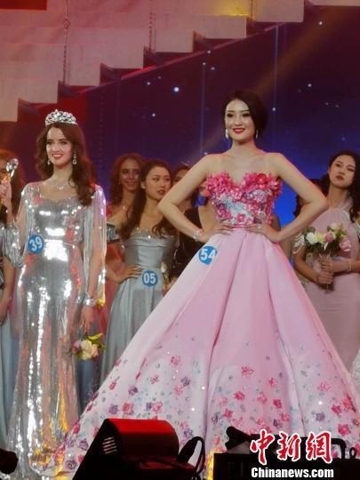 Девушка из Монголии победила в 15-м международном конкурсе красоты среди представительниц Китая, России и Монголии