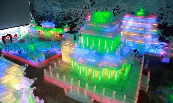 Фестиваль ледовых фонарей в ущелье Лунцин Пекина