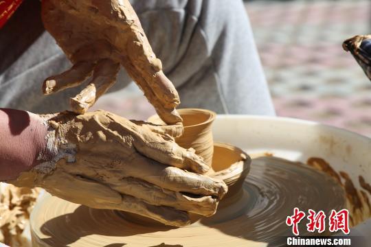 В Тибете за госсчет открылись мастерские-студии традиционных ремесел 