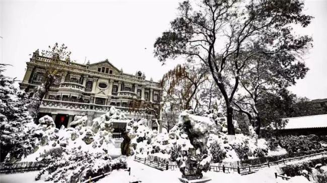 На фото: Музеем «Маршальская резиденция семьи Чжан» в снегу