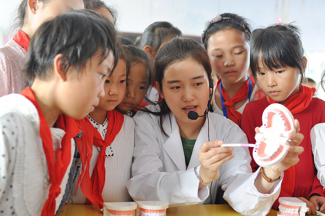  طلباء قومی دن کی آمد سے پہلے دانتوں کی حفاظت کا طریقہ سیکھتے رہے ہیں