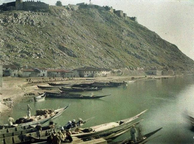 Varka peshkimi ne Liqenin e Shkodres 1913, ne kete foto te Marubit