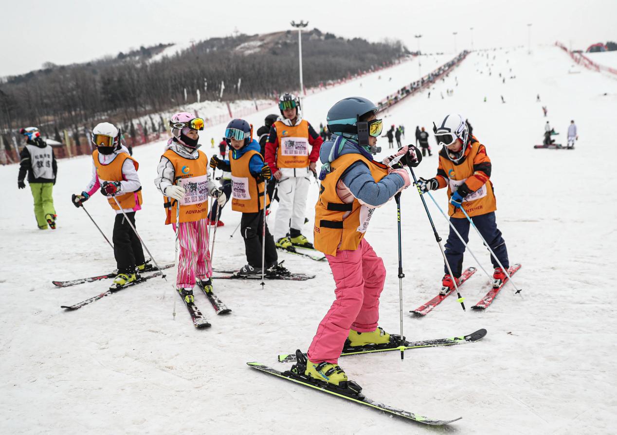ذوق و شوق کودکان چینی برای ورزش‌های زمستانی