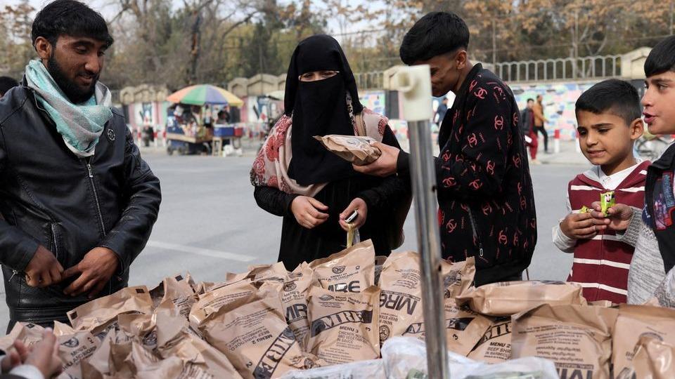 برنامهٔ جهانی غذا: ۹۸ درصد افغان‌ها غذای کافی برای خوردن ندارندا