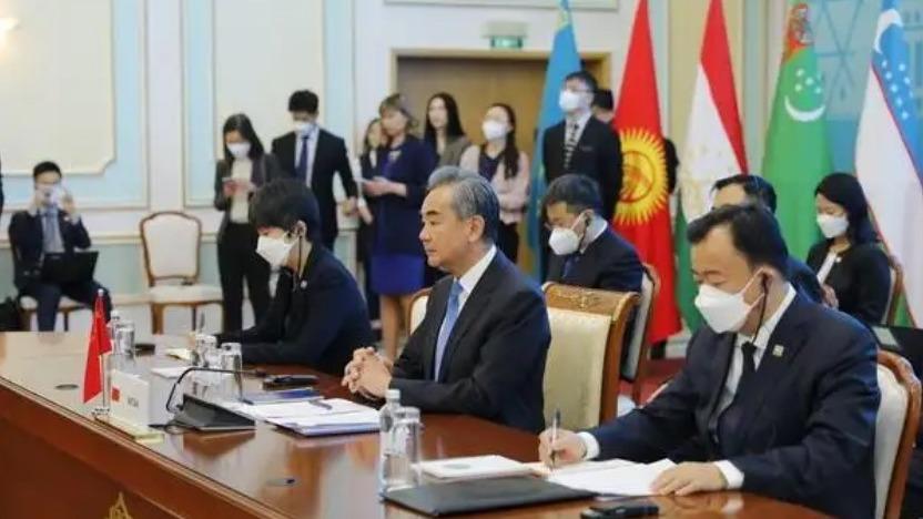 حضور «وانگ یی» در اجلاس وزرای خارجه چین و 5 کشور آسیای مرکزی در قزاقستانا
