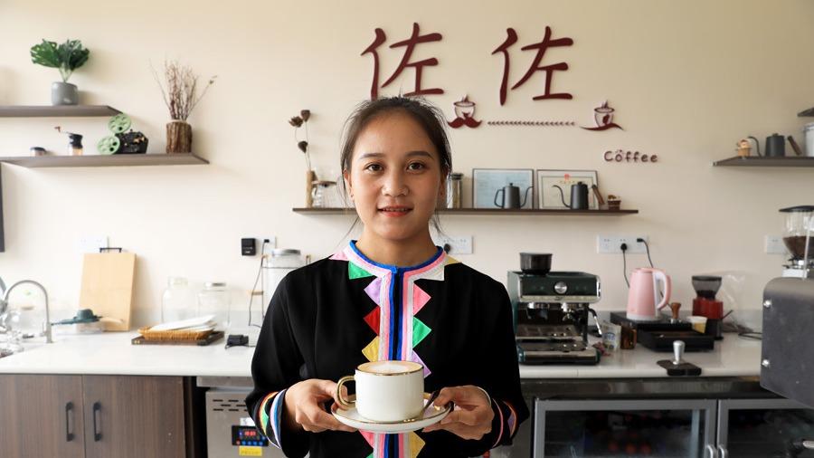 Гэнаси охины ажиллуулж буй кофе шоп