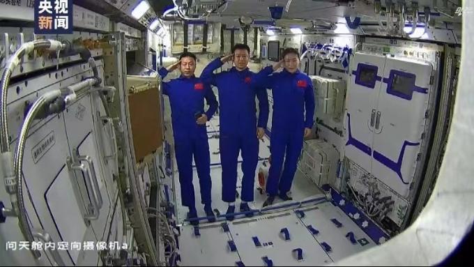 فضانوردان شن جوئو -14  با موفقیت وارد کابین آزمایشی ون تیان شدندا