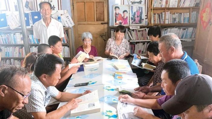 Dorfbibliothek erregt Leselust von Landwirten