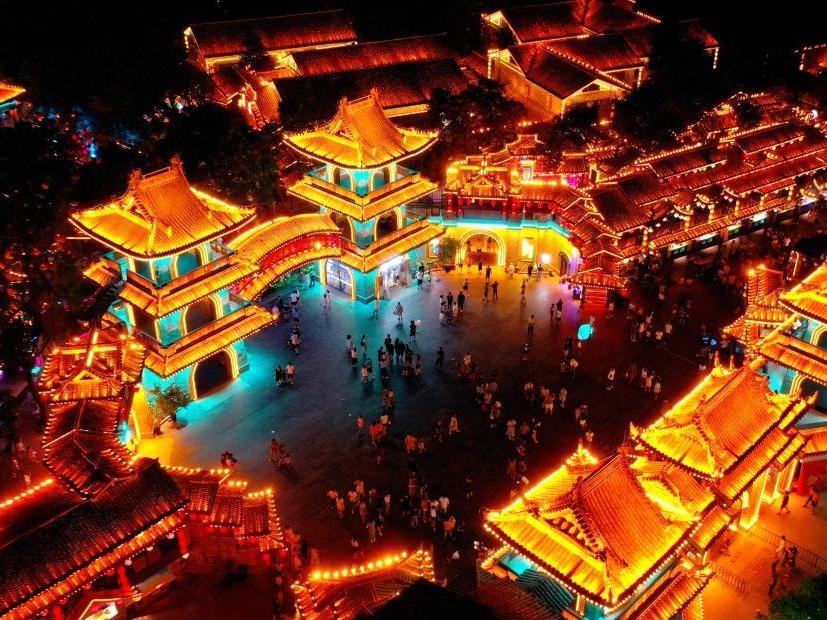 Lorong Pejalan Kaki di Xi’an Lebih Dinamik Kala Malam