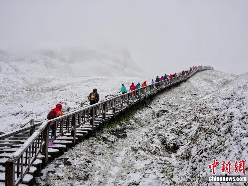 Gunung Changbai Menyambut Salji Pertama