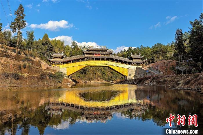 Jambatan Kayu Berbumbung di Ningde, Fujian
