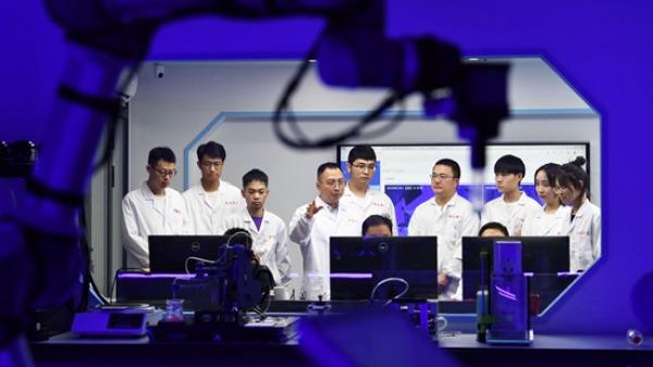 Хятад улс  химич роботыг зохион бүтээжээ