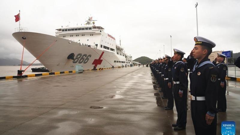 کشتی بیمارستانی نیروی دریایی چین پس از بازدید از جاکارتا به خانه بازگشتا