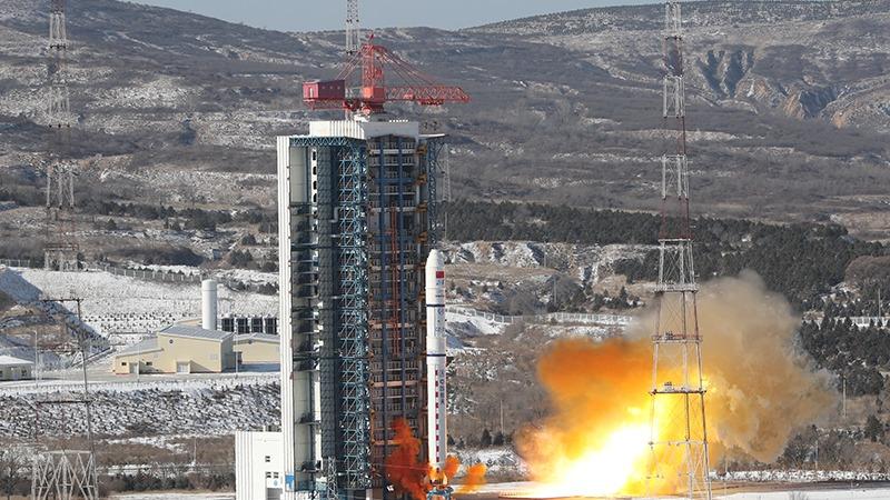چین ۱۴ ماهواره را به‌طور همزمان به فضا فرستادا