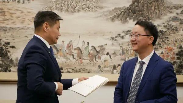Хятад Монгол хоёр талын харилцааны талаар санал солилцжээ