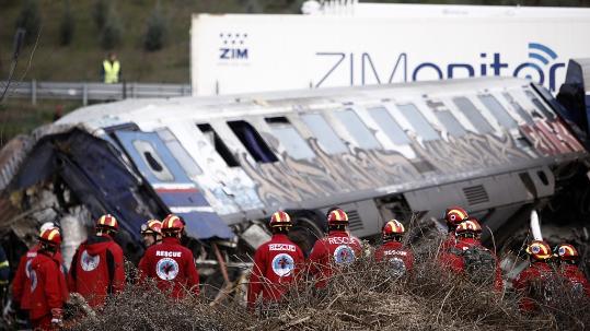 تصادف دو قطار با یکدیگر در یونان با 57 کشتها