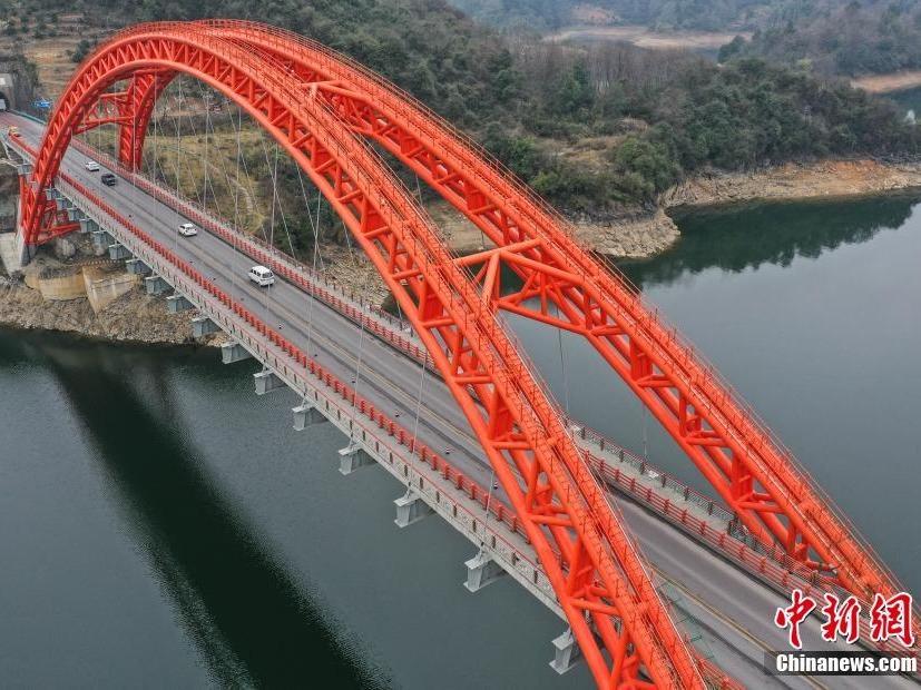 上空から撮影した花魚洞大橋　貴州省清鎮