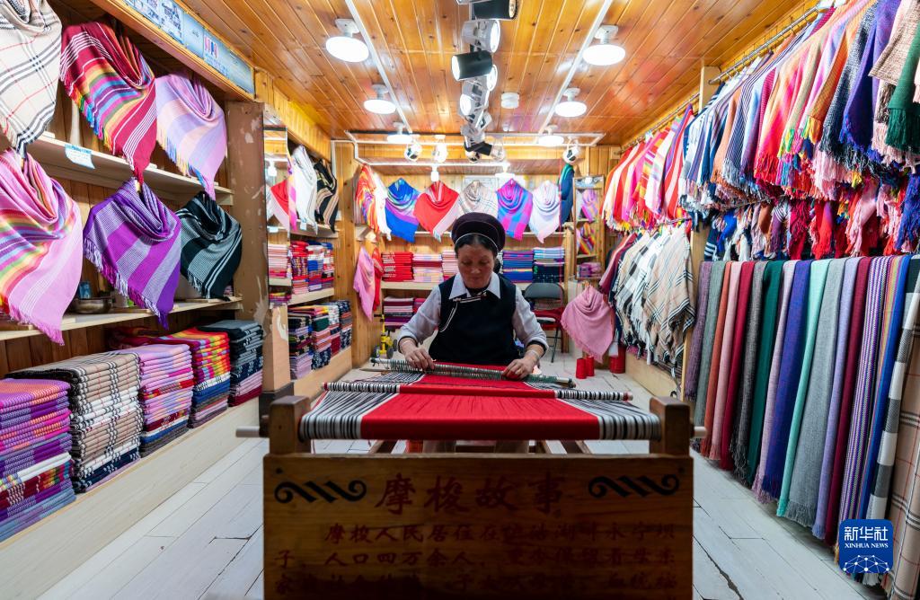 “Ekonomi Malam” di Kota Kuno Lijiang