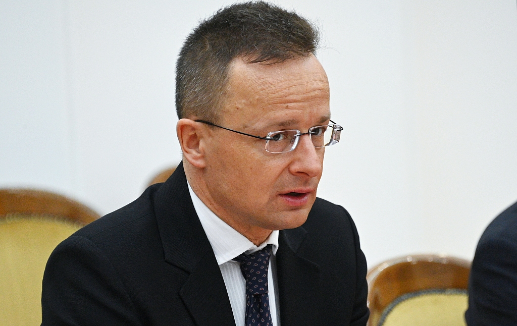 Петер Сиярто: Унгария е против предоставянето на оръжия за Украйна