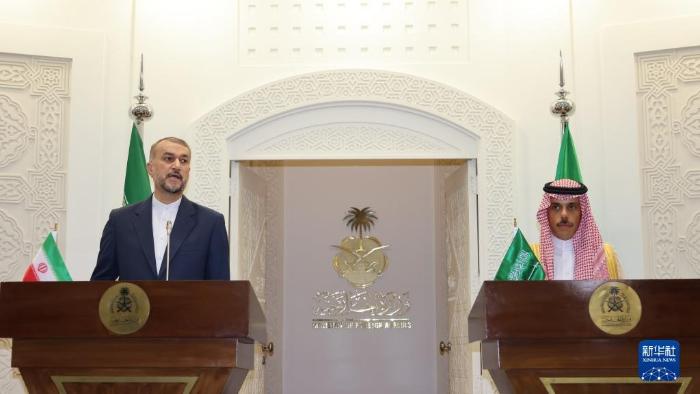 تاکید وزیران خارجه ایران و عربستان سعودی بر تقویت مناسبات دو جانبها