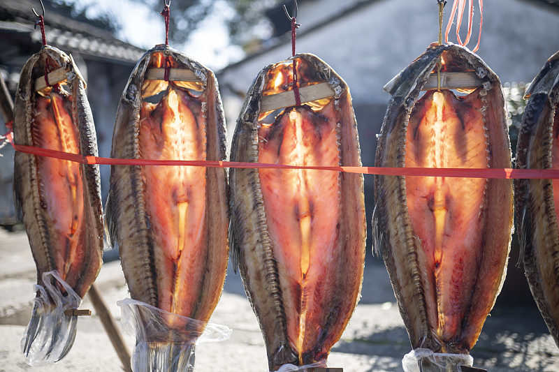 خشک کردن ماهی در «شائو شینگ»