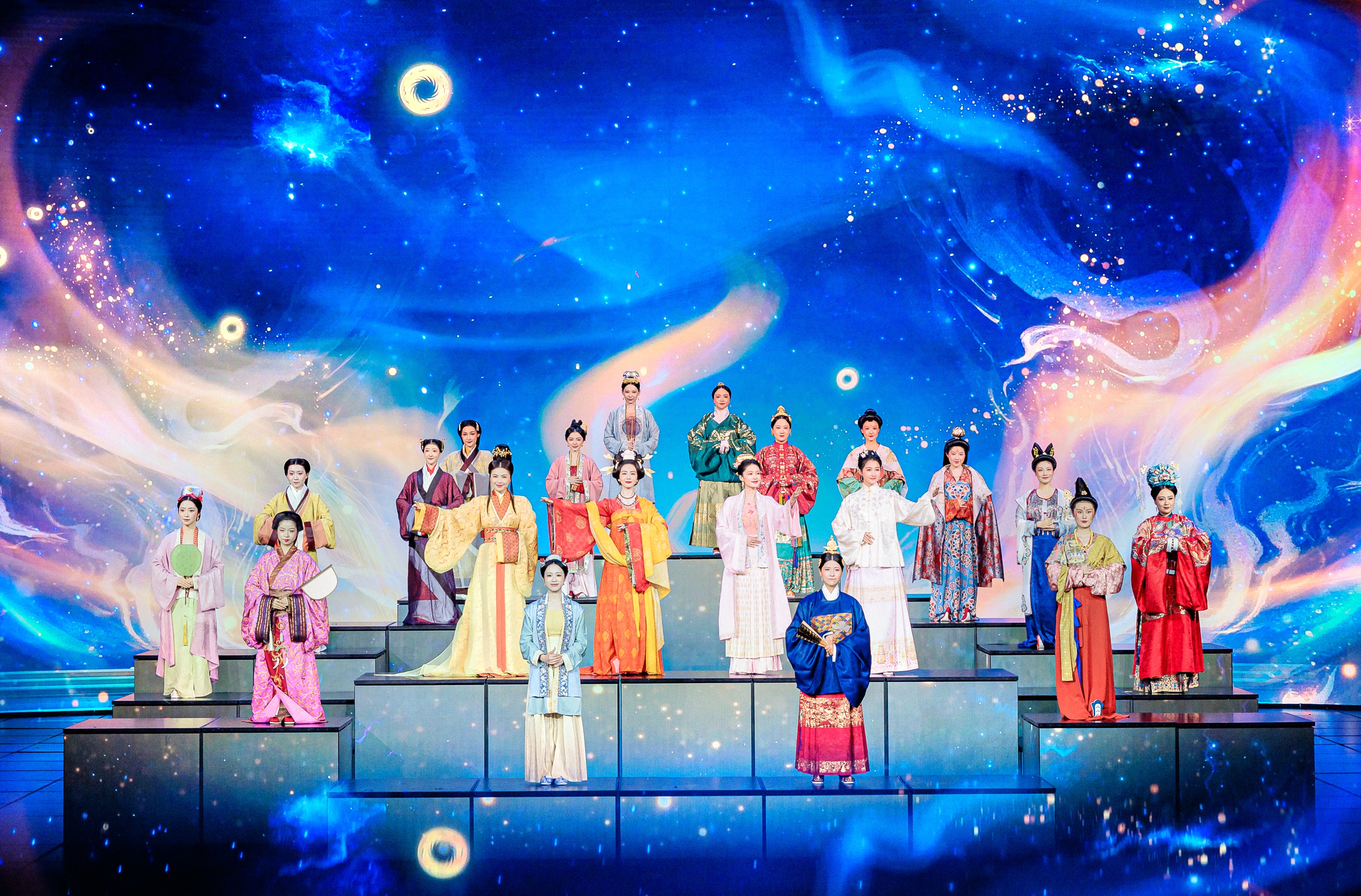 اجرای پنجمین تمرین شب نشینی عید بهار رادیو و تلویزیون مرکزی چینا