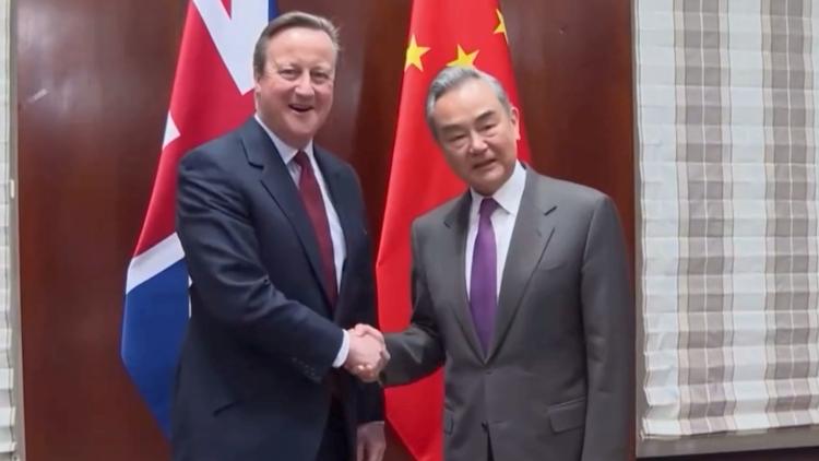 وانگ یی: چین و بریتانیا باید ضمن تقویت مبادلات و همکاری‌های دو جانبه، اختلافات خود را به درستی مدیریت کنندا